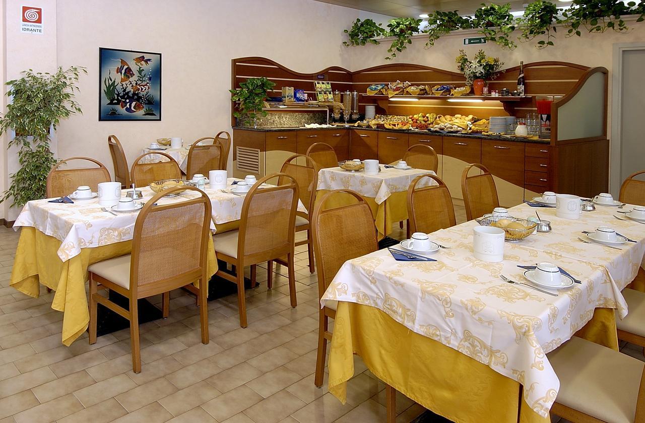 ביביונה Aparthotel Pineda מראה חיצוני תמונה