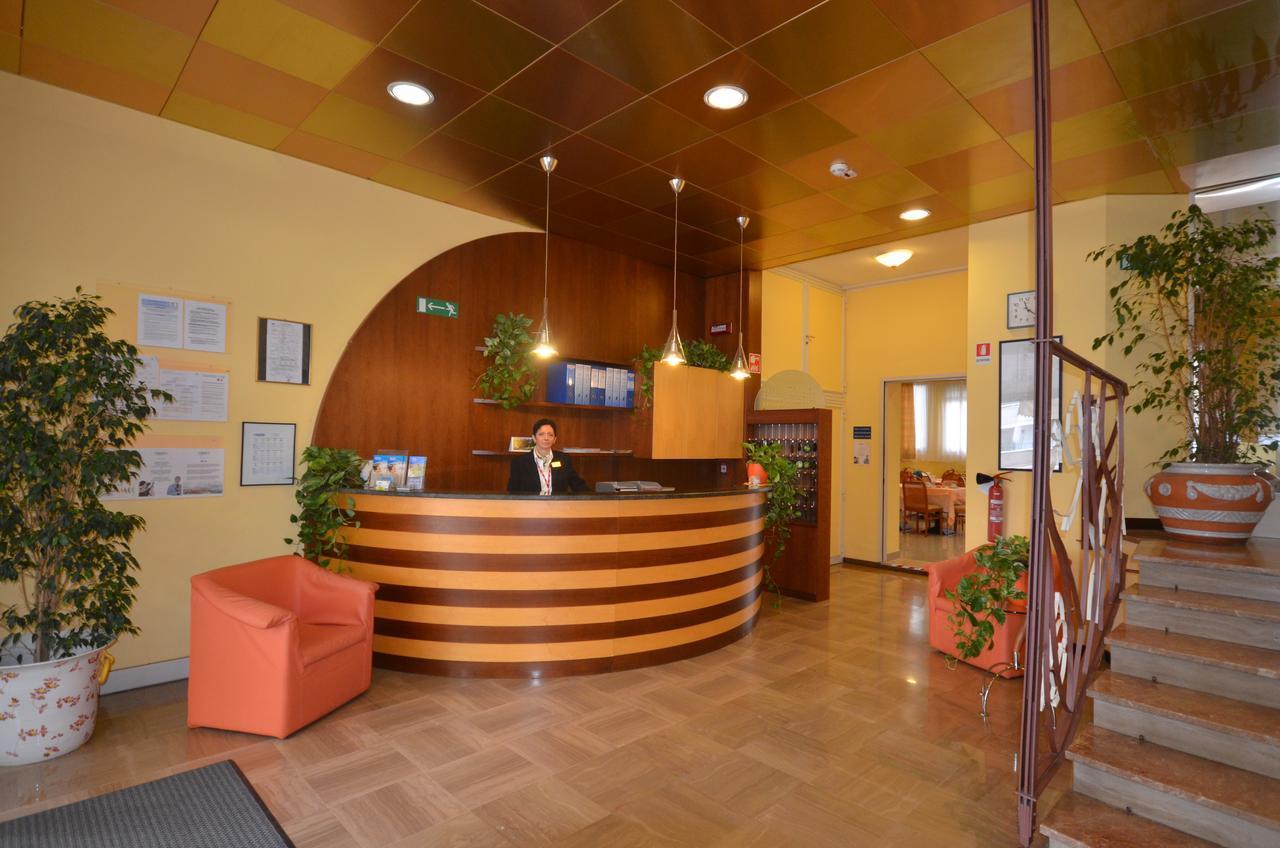 ביביונה Aparthotel Pineda מראה חיצוני תמונה