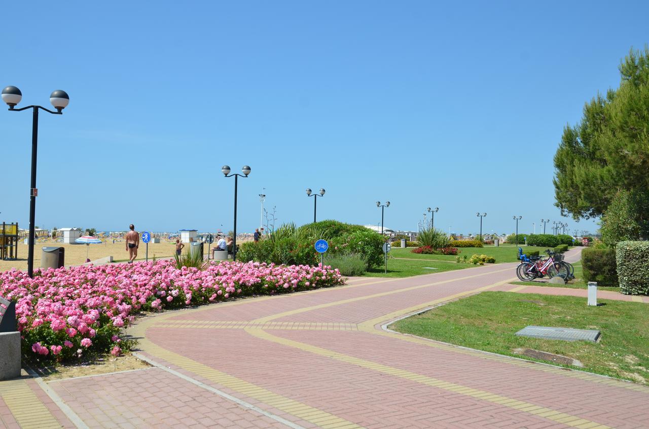 ביביונה Aparthotel Pineda מראה חיצוני תמונה